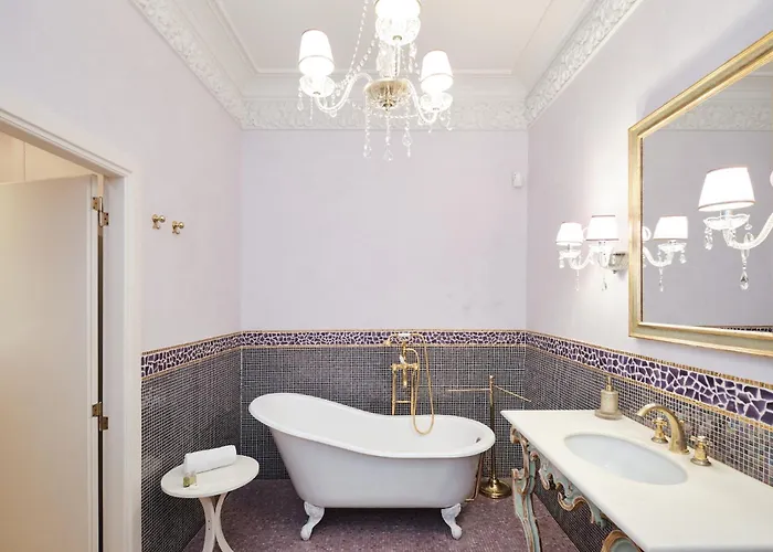 Luxury In Piazza Di Spagna Apartment