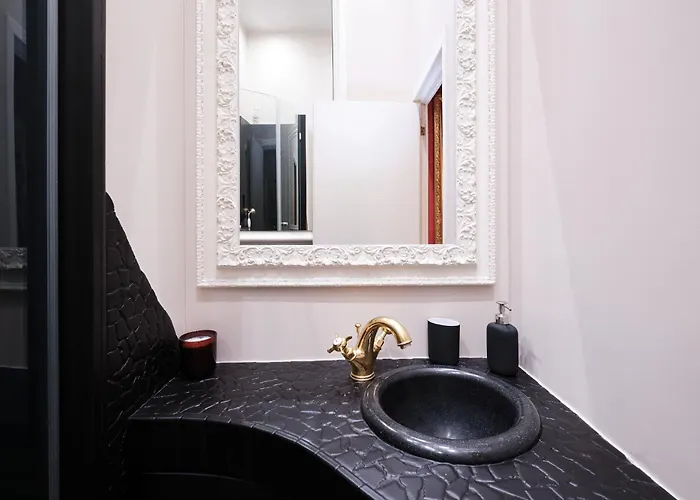 Luxury In Piazza Di Spagna Apartment