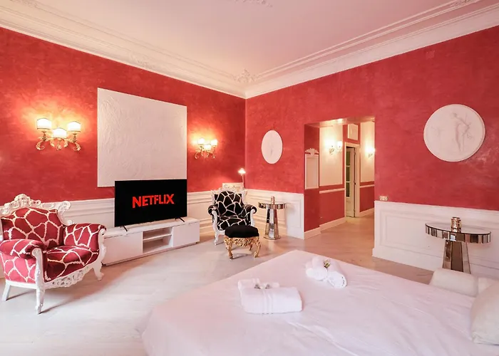 Luxury In Piazza Di Spagna Apartment Rome